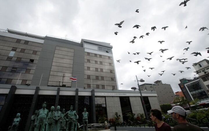 La fortaleza del colón vuelve a presionar a empresas, empleo y sectores exportadores