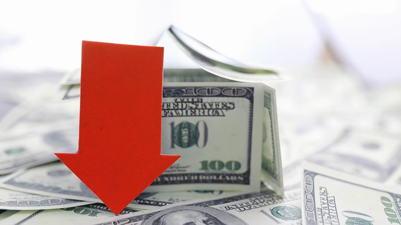 Turismo, exportadores y zonas francas piden al Banco Central acciones ante caída del dólar